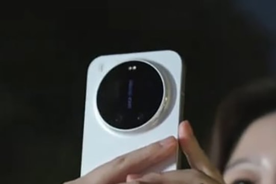 Cận cảnh thiết kế và camera 200MP trên Xiaomi 17 Ultra