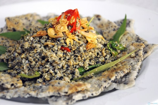 Distinctive taste of Hoi An stir-fried baby clams
