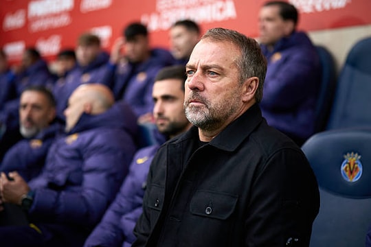 Barcelona nói không với mua sắm: Canh bạc của Hansi Flick