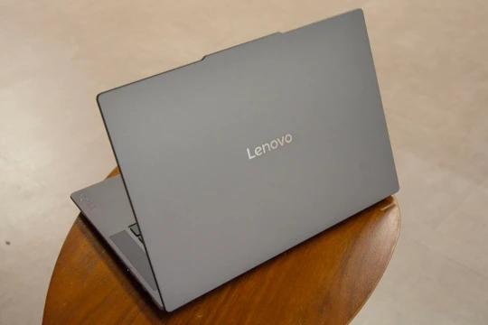 Lenovo Yoga Slim 7i Gen 9 Aura Edition: Khi chip Lunar Lake giúp laptop Windows bền bỉ như MacBook