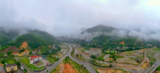 Sơn Tây Thượng: Mùa nước đổ lấp lánh trên ruộng bậc thang