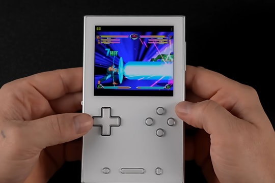 Ayaneo Pocket Vert: Sức mạnh Snapdragon 8 Gen 1 trong thân xác Game Boy