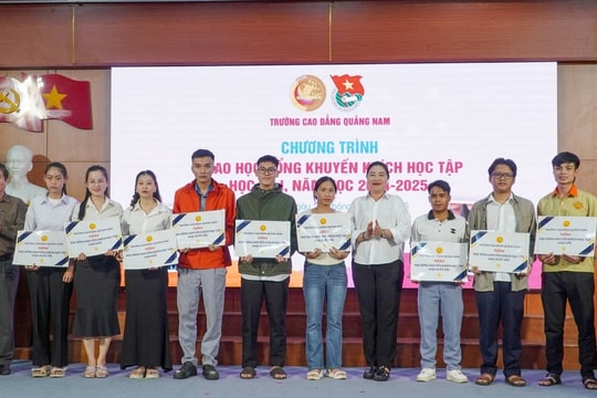 Trường Cao đẳng Quảng Nam trao học bổng cho 120 học sinh, sinh viên
