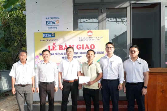 Phường Quảng Phú bàn giao nhà đại đoàn kết cho hộ cận nghèo