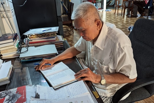 Người lưu giữ ký ức lịch sử bằng thơ
