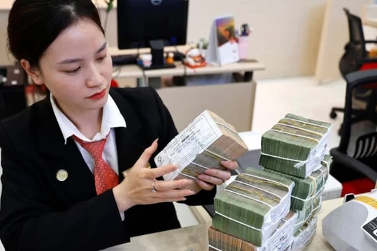Lãi suất ngân hàng 24/12: Nhiều nhà băng đẩy lãi suất lên trên 8%