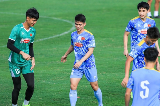 HLV Kim Sang-sik rèn 'thiết giáp' thể lực cho U23 Việt Nam