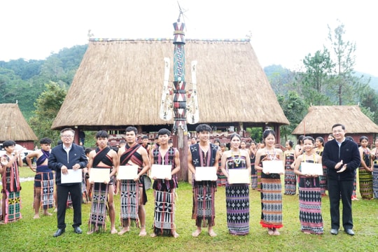 Thế hệ trẻ chạm tay vào di sản