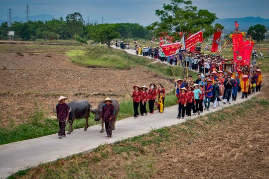 Mùa xuân dự hội đình làng