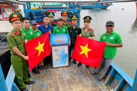 Xuân về trên những khoang tàu