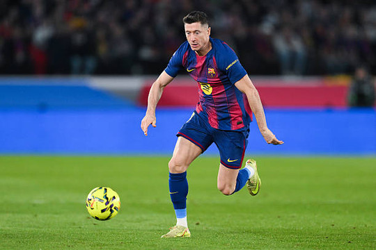 Robert Lewandowski và bước ngoặt vị thế tại Barcelona