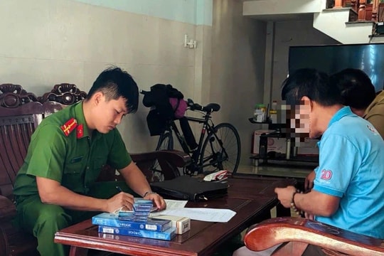 Công an phường Điện Bàn phát hiện 2 cơ sở tàng trữ thuốc lá điếu nhập lậu