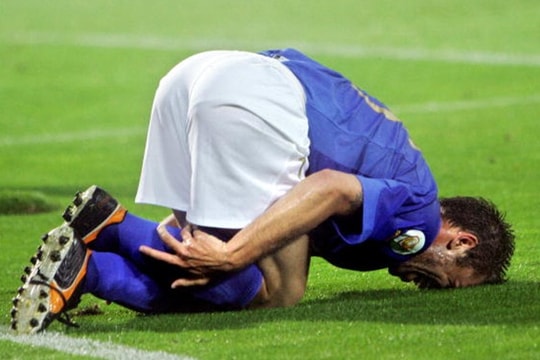 Euro 2004: Trận hòa 2-2 kinh điển và nỗi đau của bóng đá Ý