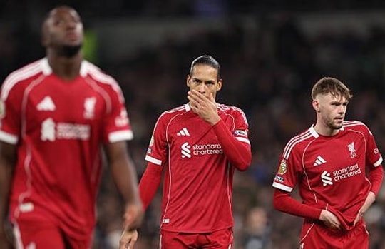 Liverpool và Arne Slot: 7 tháng từ đỉnh cao xuống vực thẳm