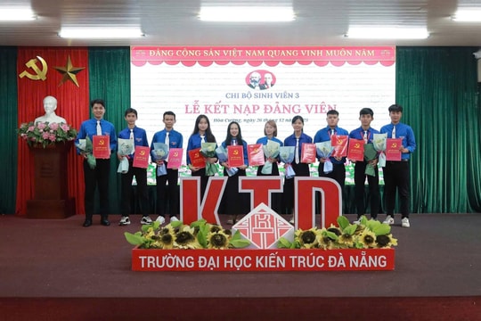 Trường Đại học Kiến trúc Đà Nẵng kết nạp 10 Đảng viên mới
