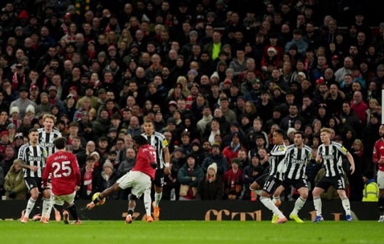 Patrick Dorgu lập siêu phẩm, MU thắng kịch tính Newcastle 1-0