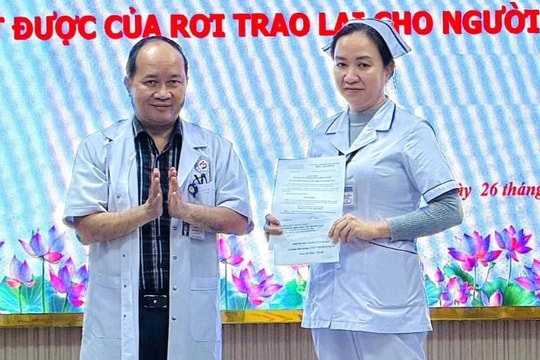 Biểu dương điều dưỡng nhặt được 100 triệu đồng, tìm người trả lại