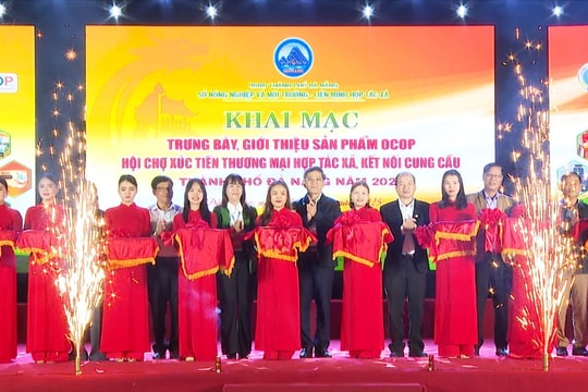 Khai mạc Hội chợ xúc tiến thương mại và trưng bày sản phẩm OCOP năm 2025