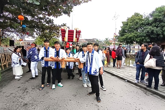 Ấn tượng lễ rước kiệu Futon Daiko tại giao lưu văn hóa Hội An - Nhật Bản
