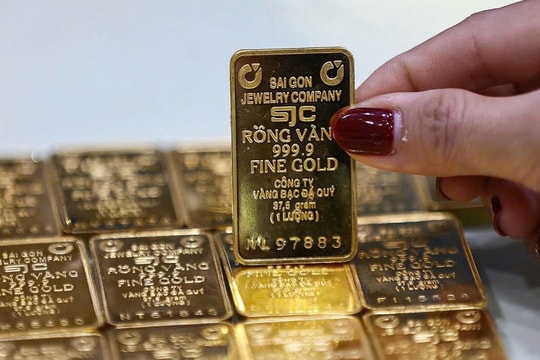 Giá vàng ngày 28/12: SJC và vàng nhẫn áp sát mốc 160 triệu đồng