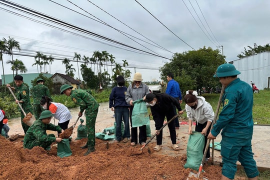 Tuổi trẻ phường Bàn Thạch ra quân gia cố đường giao thông