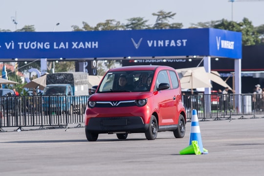Lái thử VinFast Minio Green tại Vietnam Mobility Show 2025, nhiều khách muốn ‘chốt’ mua xe ngay