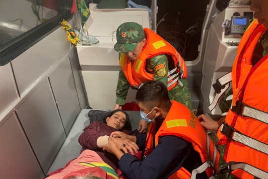 Đồn Biên phòng Cù Lao Chàm kịp thời đưa 2 người dân gặp nạn vào bờ cấp cứu