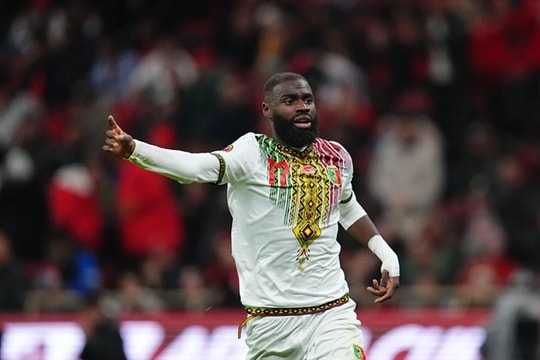 Manchester United nhắm chiêu mộ Lassine Sinayoko từ AFCON