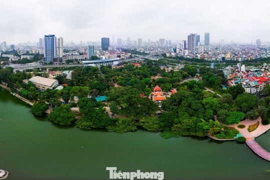 Hà Nội: Khám phá vẻ đẹp rêu phong trăm năm tại đền Voi Phục