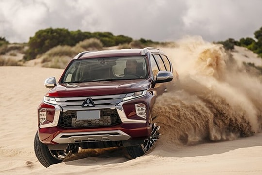 Mitsubishi Pajero Sport 2025: Chi tiết giá bán và thông số