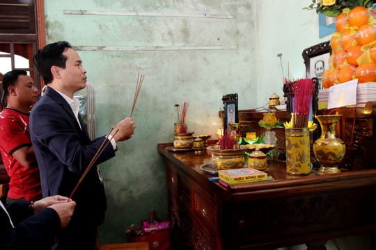 Lãnh đạo thành phố thăm, viếng nguyên lãnh đạo Đoàn đại biểu Quốc hội thành phố Đà Nẵng qua các thời kỳ