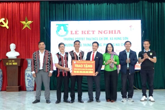 Trường THCS Trưng Vương (phường Hải Châu) kết nghĩa với Trường Phổ thông dân tộc bán trú Tiểu học và THCS Ch’Ơm (xã Hùng Sơn)