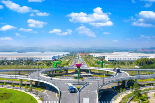 Thành lập Tổ công tác xây dựng đề án Liên kết không gian phát triển Chu Lai - Dung Quất - Nam Giang - Hành lang kinh tế Đông Tây 2