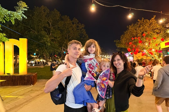 Phố cổ Hội An rộn ràng đón năm mới 2026