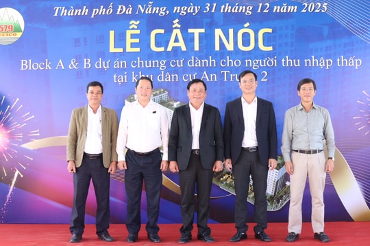 Cất nóc 2 khối nhà ở xã hội tại khu chung cư An Trung 2