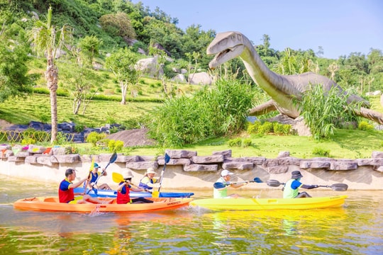 Da Nang tourist hotspots come alive with diverse New Year 2026 celebrations