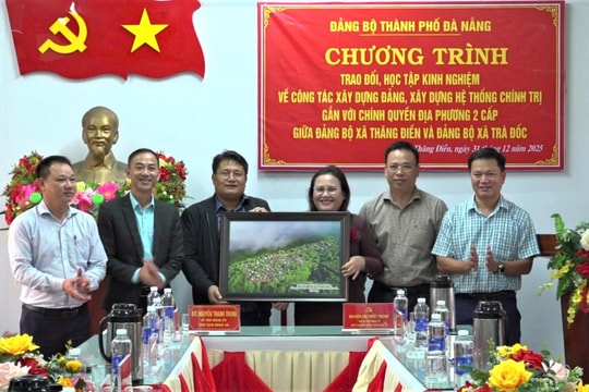 Đảng ủy xã Thăng Điền và Trà Đốc trao đổi, học tập kinh nghiệm xây dựng Đảng, chính quyền