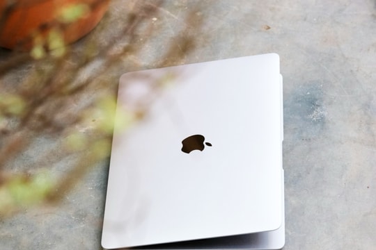 Apple sắp ra mắt MacBook giá rẻ sử dụng chip iPhone cùng màn hình 12,9 inch vào mùa xuân này