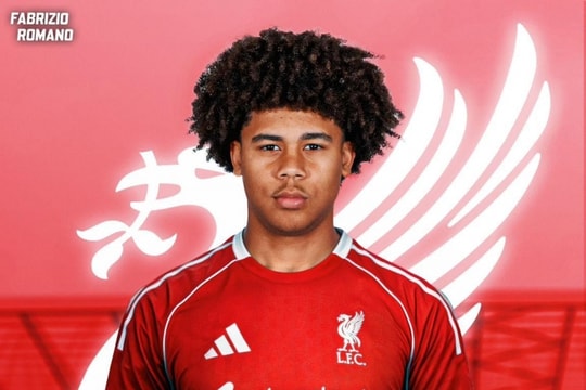 Liverpool hoàn tất chiêu mộ Ifeanyi Ndukwe: Trung vệ 1m98 kế nhiệm Virgil van Dijk