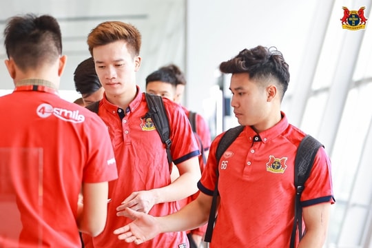 Quả bóng Vàng Hoàng Đức cùng Ninh Bình FC sang Singapore du đấu sau kỷ lục 36 trận bất bại