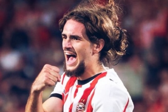 Yarek Gasiorowski: "Hòn đá tảng" khiến Anfield sụp đổ lọt tầm ngắm Liverpool