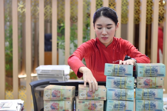 Lãi suất huy động đồng loạt tăng mạnh cuối năm 2025 do áp lực thanh khoản