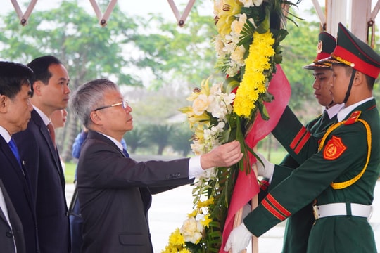 Đoàn đại biểu Quốc hội Đà Nẵng dâng hương tưởng niệm anh hùng liệt sĩ, Bà mẹ Việt Nam anh hùng
