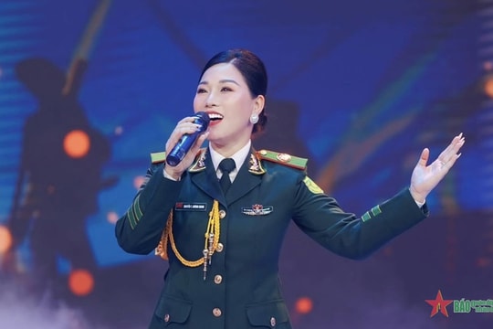 Người nghệ sĩ áo lính