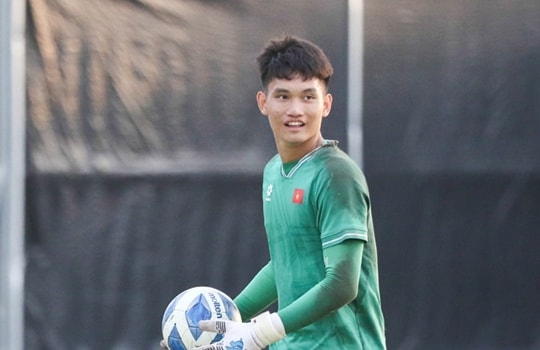 Thủ môn Đình Hải bay xuyên đêm hội quân cùng U23 Việt Nam tại Ả Rập Xê Út