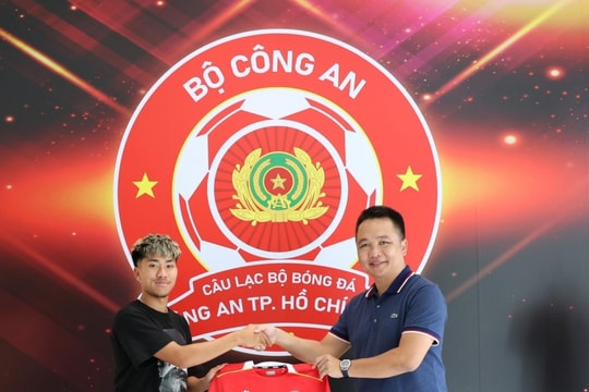 Tiến Linh nồng nhiệt chào đón thần đồng Việt kiều Khoa Ngô gia nhập CA TP HCM