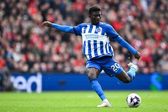 Liverpool nhắm chiêu mộ Carlos Baleba với giá 100 triệu Euro