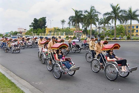 Da Nang's cyclo tours enhance urban travel experience for visitors