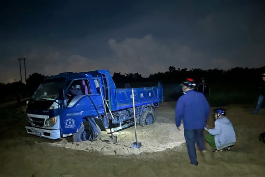 Công an xã Gò Nổi ngăn chặn nhóm đối tượng khai thác cát trái phép lúc rạng sáng