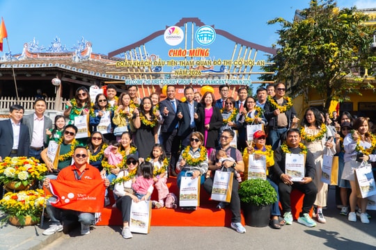Da Nang tourism bustles in the first days of the New Year